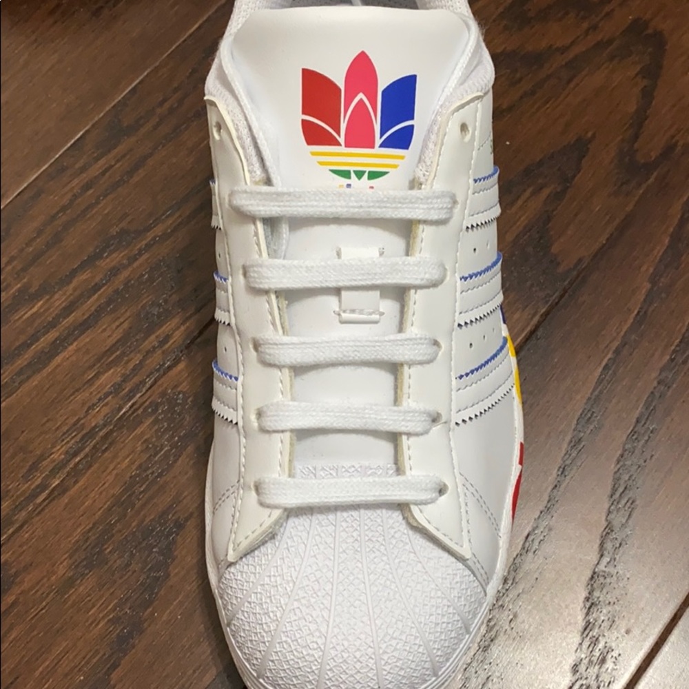 Shoes - Picture 2 of 4